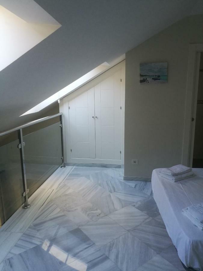 Apartamentos Edificio Vicente Малага Экстерьер фото